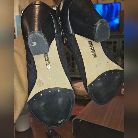 LOUISE ET CIE Lo Vosse Black leather and suede ankle boots. Size 7 - Picture 9 of 11